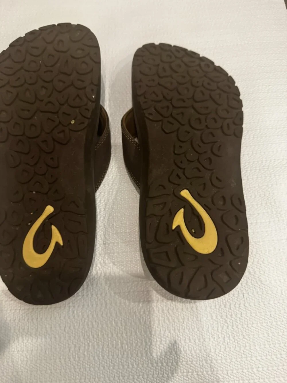 OluKai Ohana Men's Leather Flip Flops Sz 7 Brown